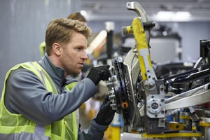 4_Benefits_of_Working_in_Auto_Manufacturing