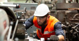 Liberty Staffing - 7 Tips for Finding Your Ideal Manufacturing Job - Inset 325 x 170 px)