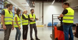 how-great-warehouse-training-improves-employee-retention-thumb
