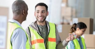 how-to-find-the-best-candidates-for-your-warehouse-staff-thumb